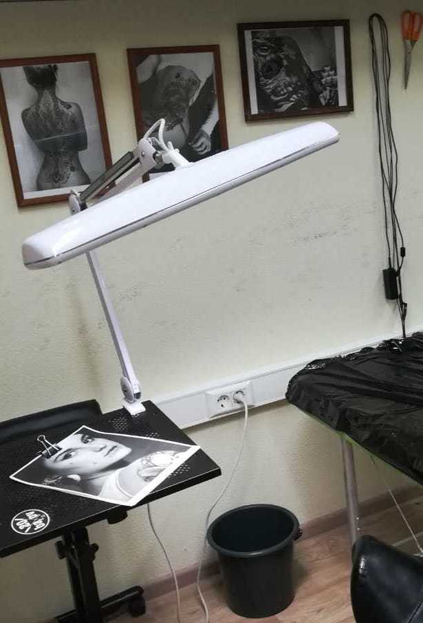 Девушка с мечом тату салон фото